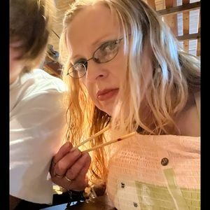 Meet your Posher, Rena